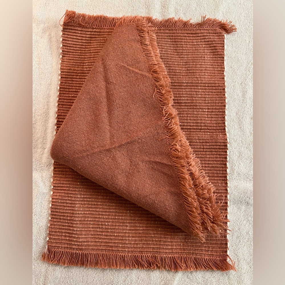 Eight napkins with one placemat
